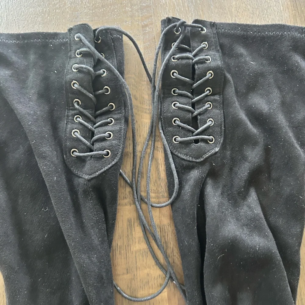 Windsor black knee